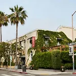 The Crescent Hotel Beverly Hills, Sonder