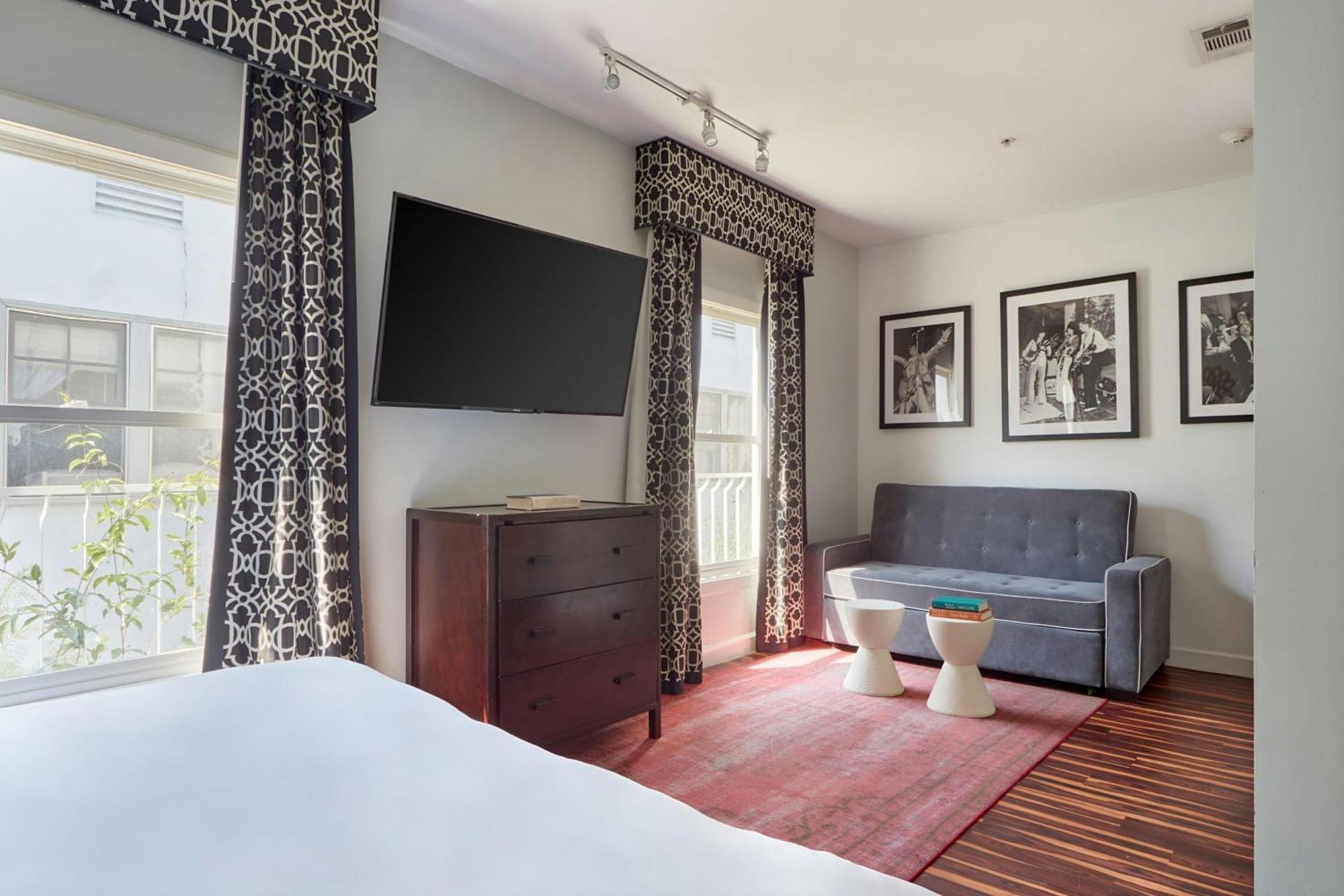 The Crescent Hotel Beverly Hills, Sonder Hotel 4*